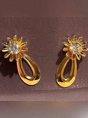 Vintage Avon Gold Tone Earrings